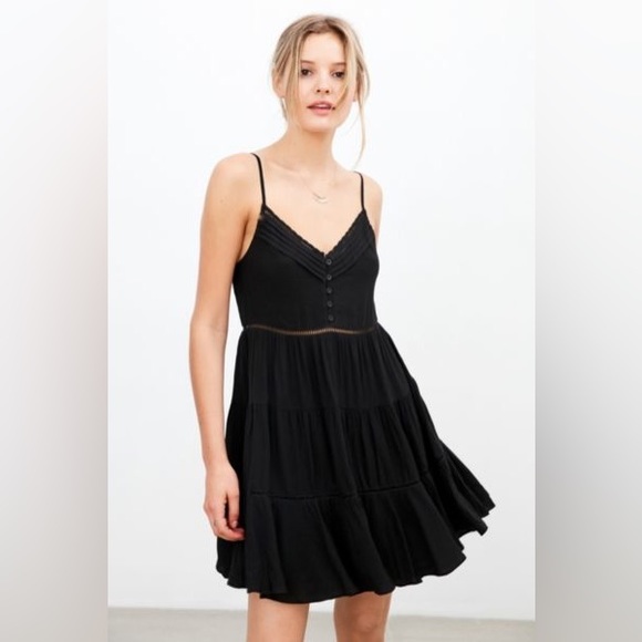 Kimchi Blue Dresses & Skirts - Kimchi and blue urban outfitters pansy tiered black summer mini dress size 2